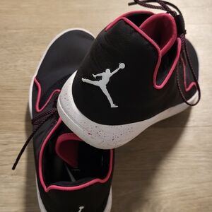 Nike Jordan Size 7 Youth Sneakers With Black, Hot Pink And Confetti White Soles